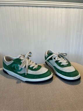 Chanel CC logo low-top sneakers